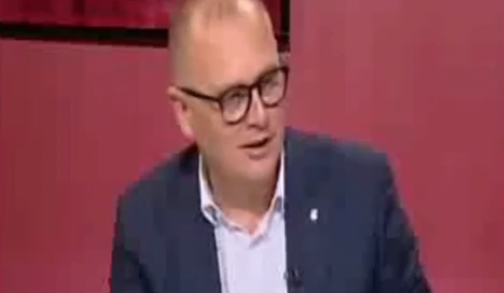 Jedan sveštenik je pevao jako loše, a onda ga je Pavle "poslao u šumu"! (VIDEO)