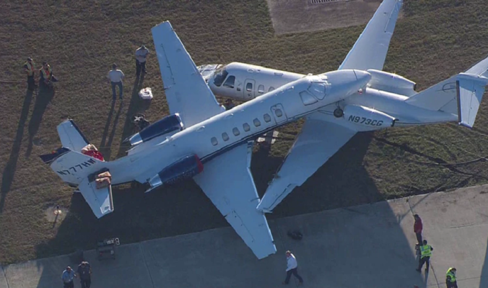 Direktan sudar dva putnička aviona! Putnike evakuišu, gorivo curi! (FOTO)