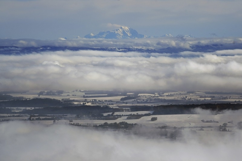 Ima mrtvih, putevi blokirani, škole ne rade! Preko 200.000 kuća bez struje! (FOTO, VIDEO)