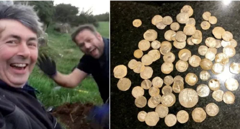 Izgubio je verenički prsten na livadi, pa sa prijateljem krenuo da ga traži detektorom za metal! Našao je nešto zbog čega je postao bogataš! (VIDEO)