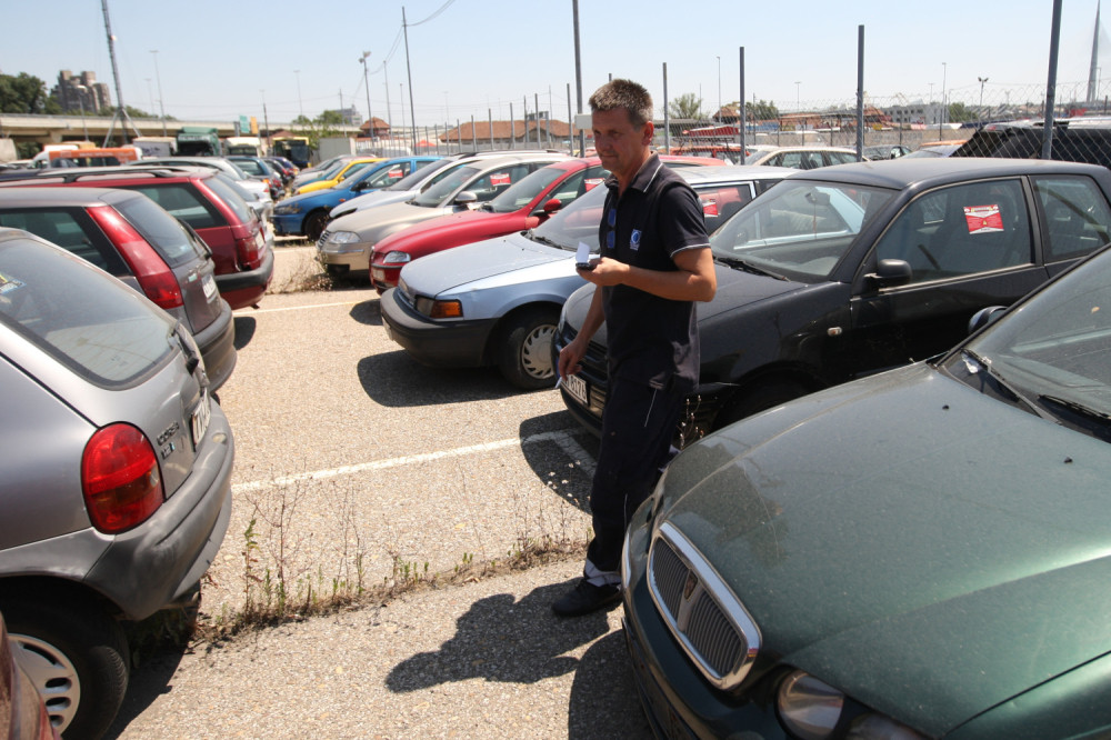 Kupite jugo za 57 evra ili autobus za 12.000: Država prodaje skoro 100 vozila, a ovo je spisak