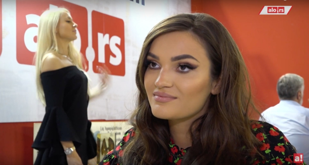 Tek se razveo! Tamara Milutinović napustila državu sa novim dečkom!