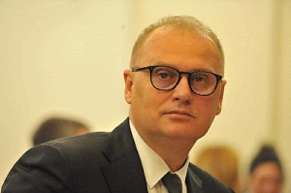 Vi ste veliki stručnjak, u Meštrovićevo delo se razumete, a u ovo?!