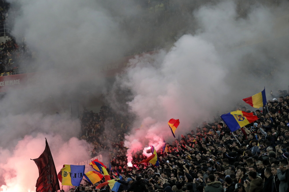 Navijač crveno-belih zbog imena deteta naterao ženu da se porodi u drugoj državi?! (FOTO)