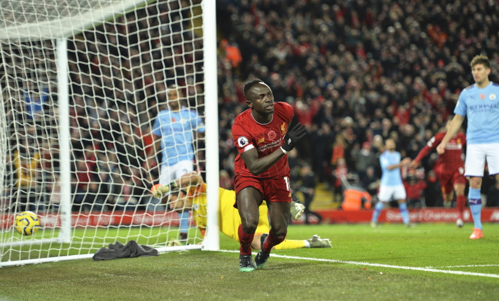 Mane po izlasku iz autobusa gestom očitao lekciju saigračima iz reprezentacije (VIDEO)