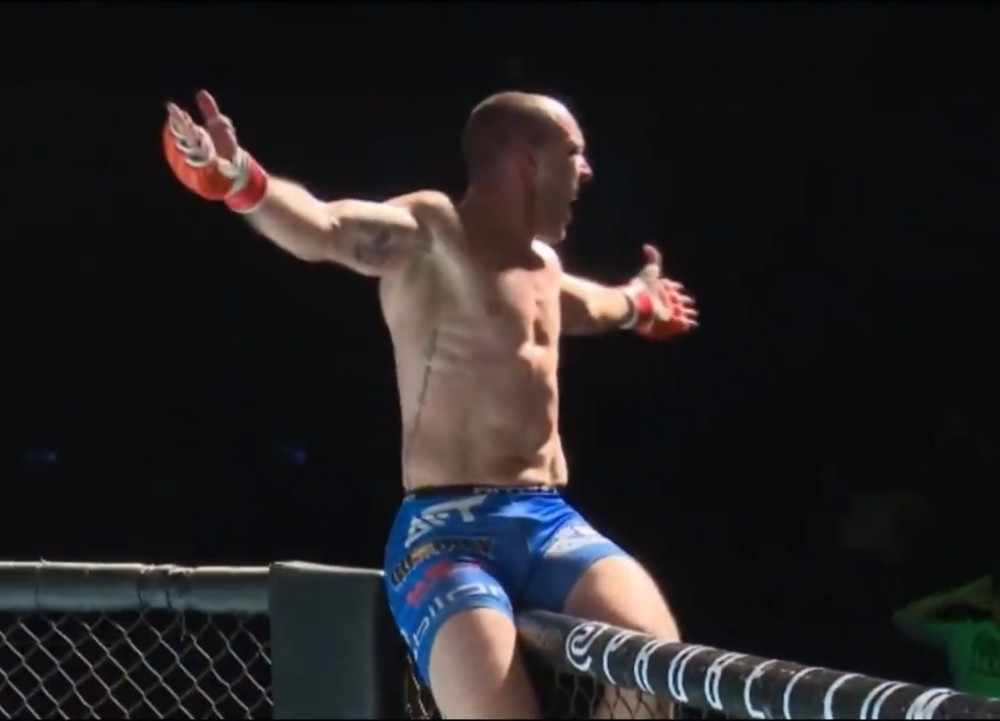 Definitivno nokaut godine, ovakav potez nogom nikada niste videli do sad! (VIDEO)