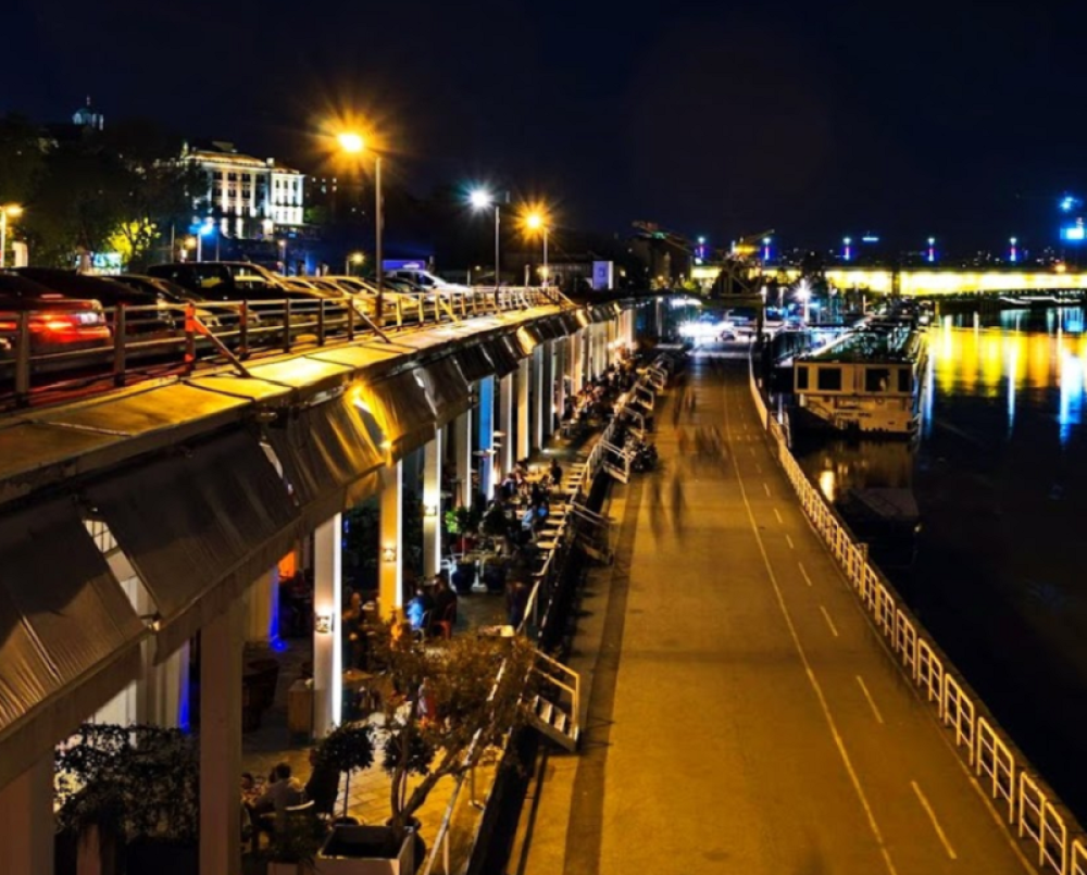 Prijatelji su ispričali šta se desilo kobne noći: Povraćao je u klubu, izdvojio se - Zatekli su ga bez svesti, polomljene lobanje, u lokvi krvi...