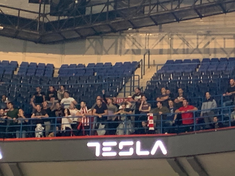 Prazna tribina sa gostujućim navijačima, crveno-beli prodali samo pet posto ulaznica za derbi! (FOTO)