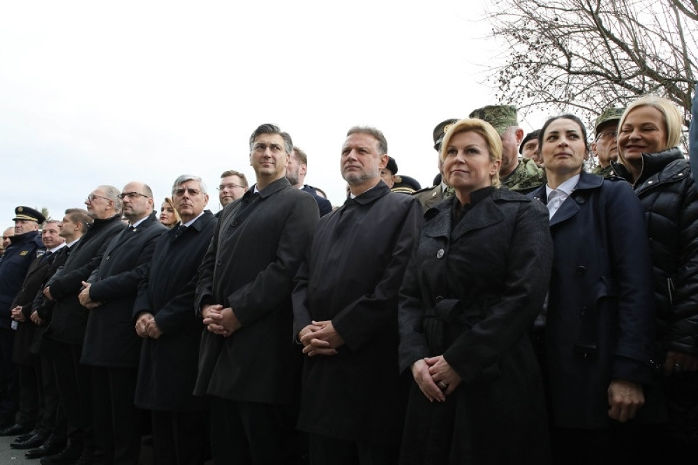 "Vi ste svi nebitni, kakav Ustav, kakvi zakoni, samo su mrtvi važni"