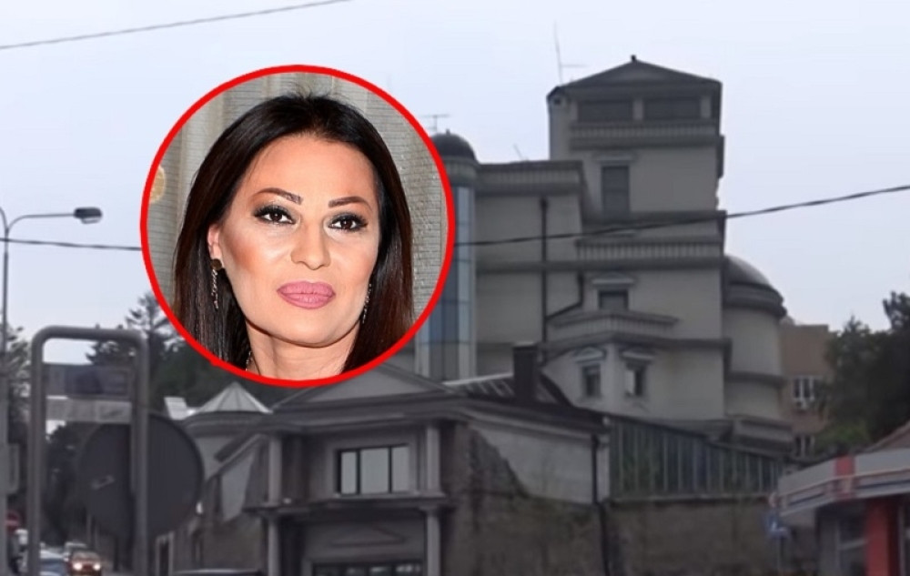 Na Cecinoj vili osvanula velelepna kapija visoka 10 metara! Zbog jedne stvari svi prolaznici gledaju u nju! (FOTO+VIDEO)