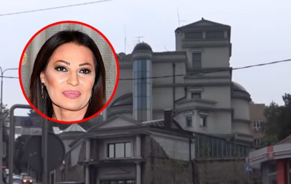 Počelo slavlje u vili Ražnatovića! Dekoracija stigla, jedna pevačica došla da napravi lom! (FOTO)