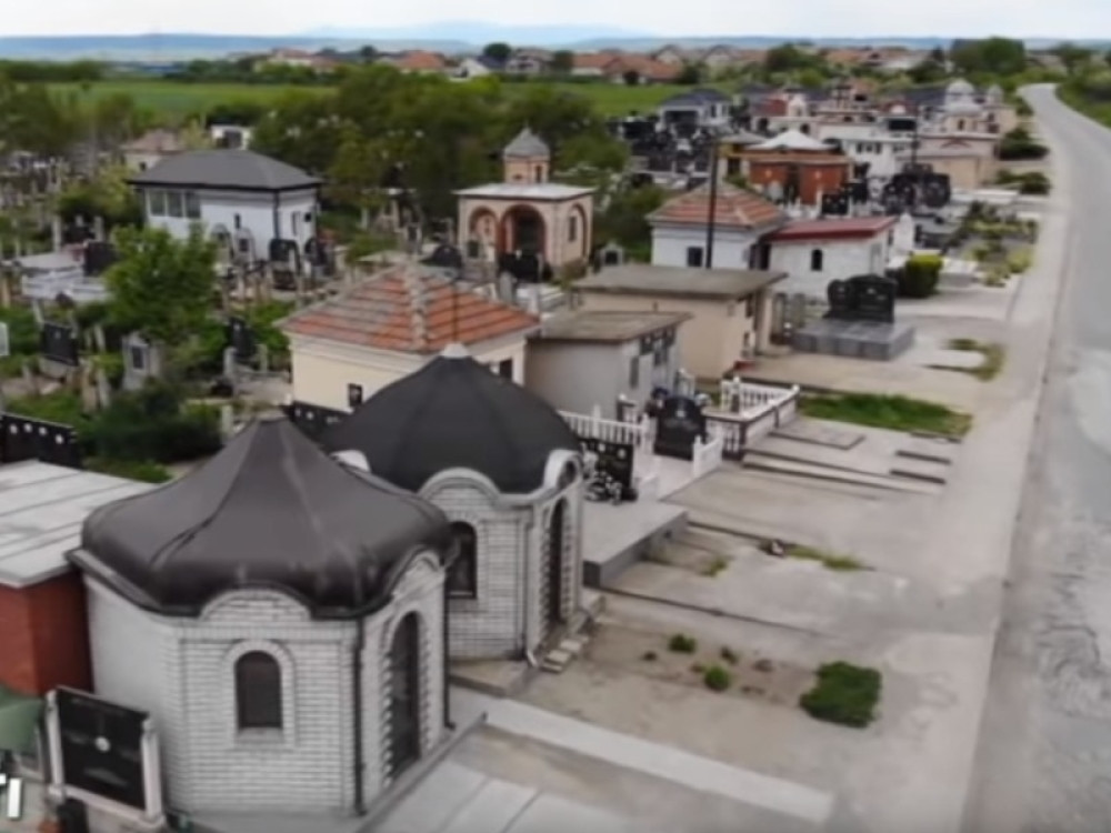 Srbija je bila zapanjena Dejanovom grobnicom, a u Negotinskoj Krajini se nalazi još veći bizar -  Soliteri prepuni mrtvih! (VIDEO)