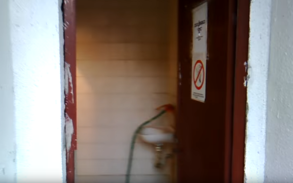 Odlazak u javni WC jednak je najgoroj noćnoj mori