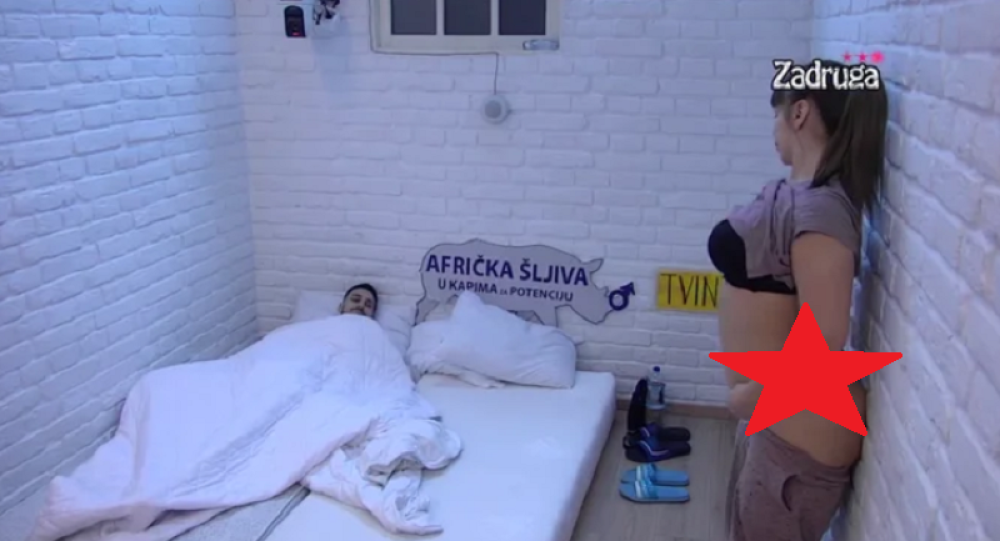 Kulićeva se skinula u tangama pred kamerama, pa vrtela guzom! Zola je molio da to ne radi (18+)