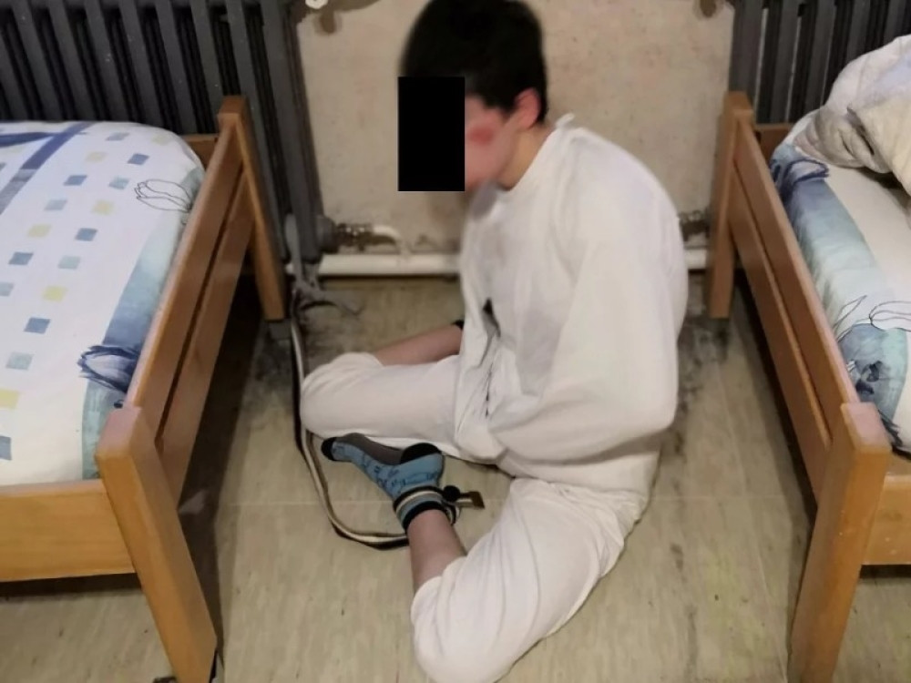 Oboleli mališani zarobljeni po 14 sati! Užas u Zavodu za zbrinjavanje mentalno invalidne dece i omladine (UZNEMIRUJUĆE FOTOGRAFIJE)