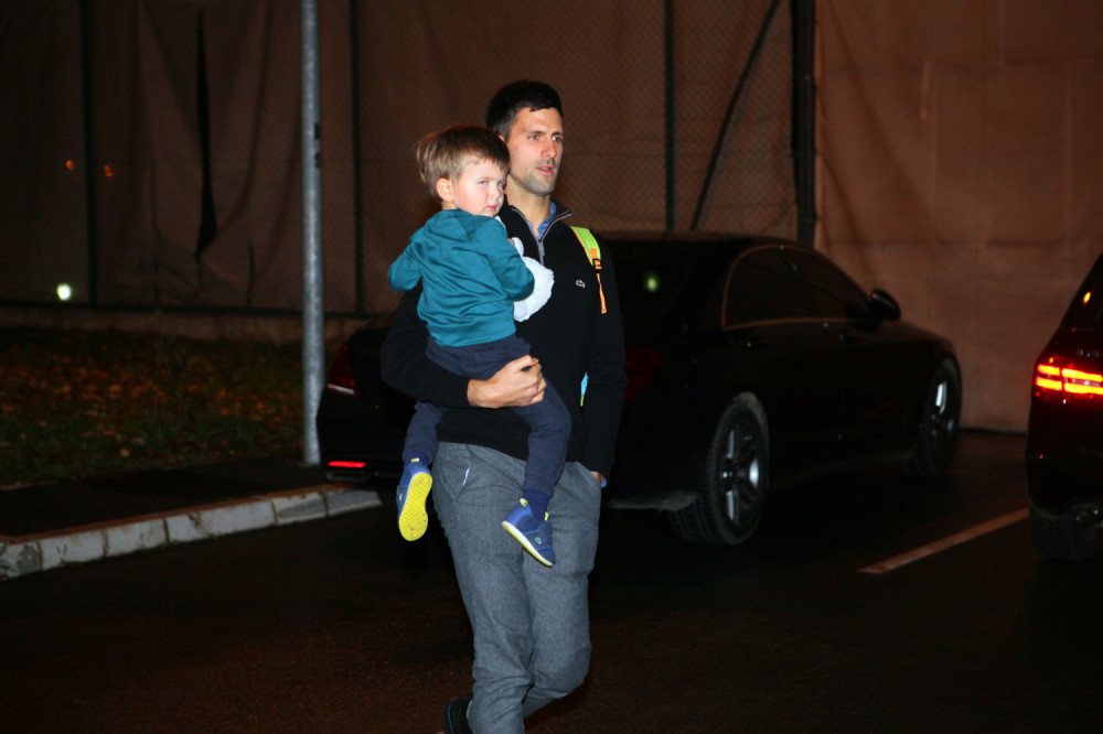 Đoković u dresu Crvene zvezde, Jelena ga ponosno fotkala (FOTO)