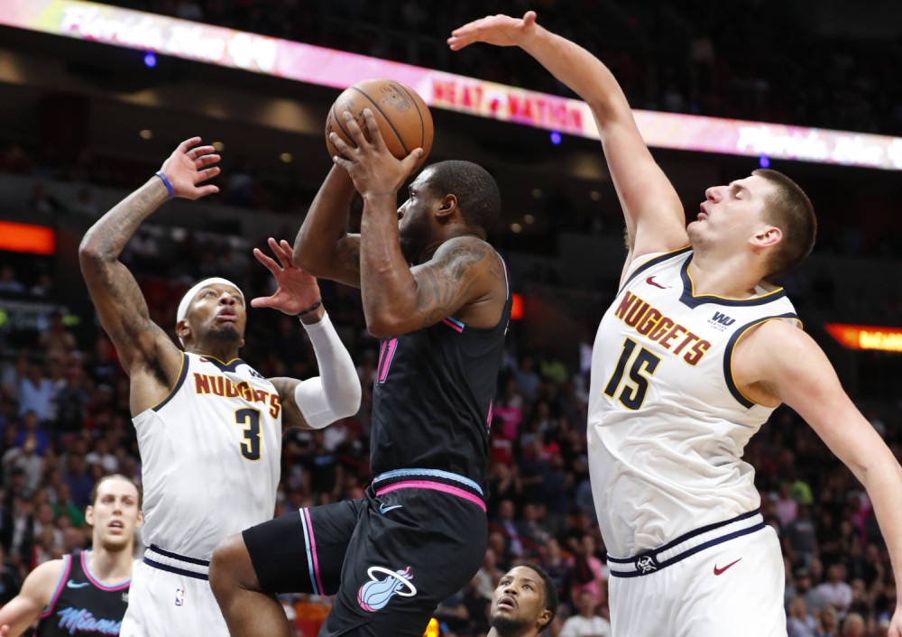 Jokić podelio svoj tim! Jedan žestoko udario po njemu dok ga drugi brani! (FOTO)