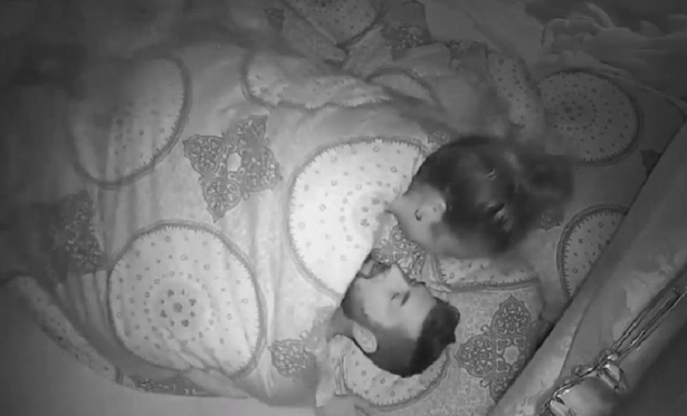 Se*s u Parovima! Ona ga zaskočila, celu noć odzvanjali vreli uzdasi! (VIDEO 18+)