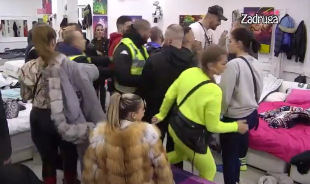 Nezapamćen haos u Zadruzi! "Nakazo kupićes zube sa poda"! Obezbeđenje jedva obuzdalo Erminu i Tomovića! (VIDEO)