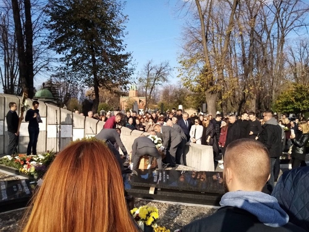 Jauci Mihajlove bake odjekivali na Novom groblju! (FOTO/VIDEO)