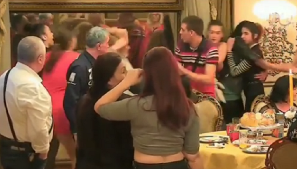 Jelena Golubović pretukla trudnu Đinu! Uhvatila je i ne pušta! (VIDEO)