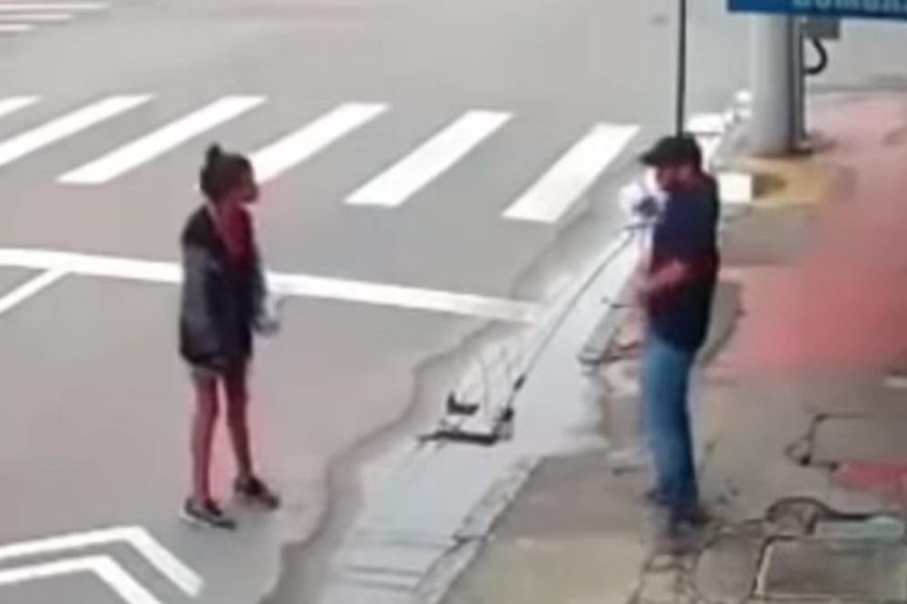 Devojka prišla mladiću na ulici i tražila mu nešto para, potegao je za pojas, izvukao pištolj, a onda je ostavio u lokvi krvi! (UZNEMIRAVAJUĆI VIDEO)