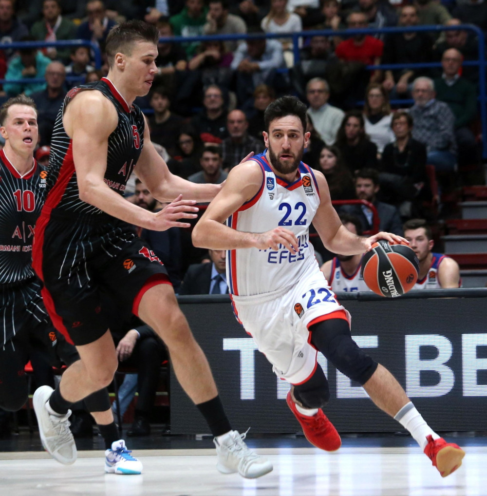 Micić sa Efesom osvojio Milano! Odlični Jović nije bio dovoljan Himkiju! (FOTO, VIDEO)