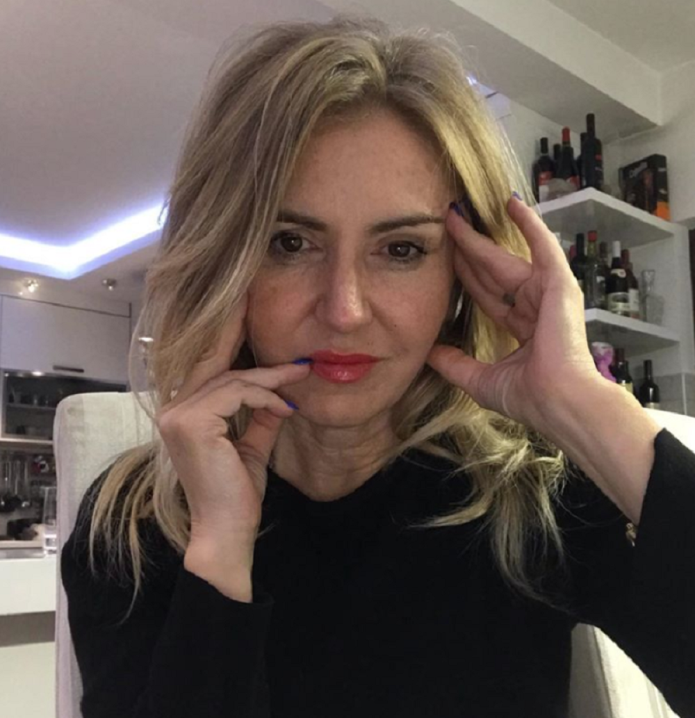 Sa njegovom majkom mu išla u posete u zatvor, čekala ga da izađe i primila ga u svoj stan! (FOTO)