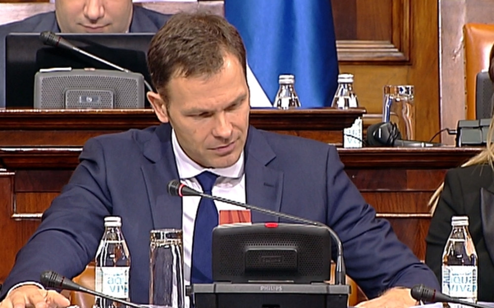 Ostavili ste nam rupu od 7,6 milijardi evra, a sebi isplatili dobit od 105 miliona!