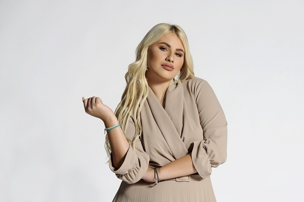 Ružu Rupić spojili sa oženjenim pevačem starijim od nje 46 godina! (VIDEO)