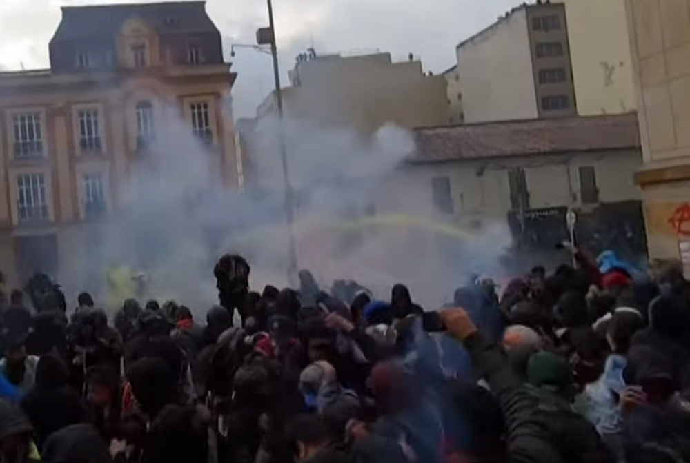 Počeo je "kaserolaso", ima mrtvih! Levičari se digli na noge! Preko 250.000 njih krenulo u napad! (VIDEO)