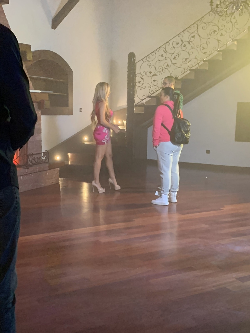 Popularna srpska pevačica umalo izgubila glavu! Sve je moglo da krene po zlu! (FOTO)