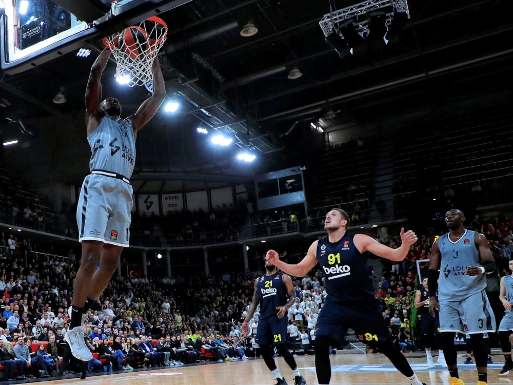 Štimac briljantnom igrom doneo trijumf Fenerbahčeu! Real savladao CSKA u derbiju! (FOTO/VIDEO)