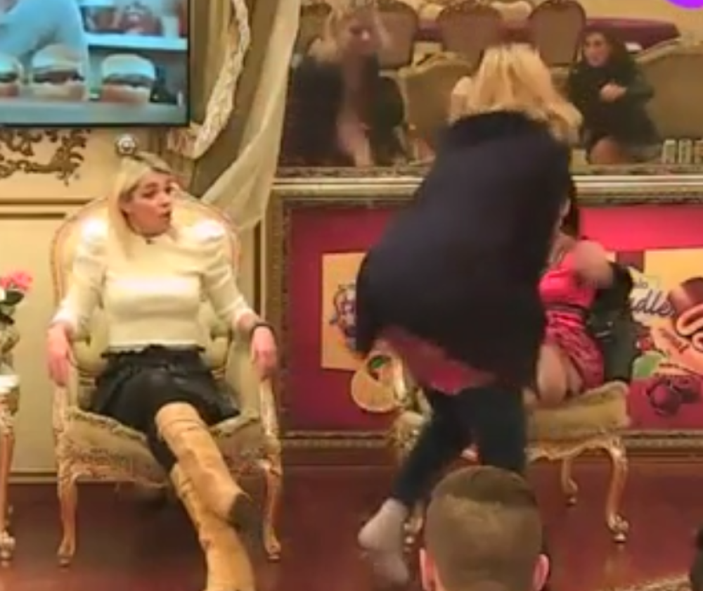 Jelena Golubović odvalila šamar gošći, a onda je nekontrolisano udarala! Hitno prekinut program! (VIDEO)
