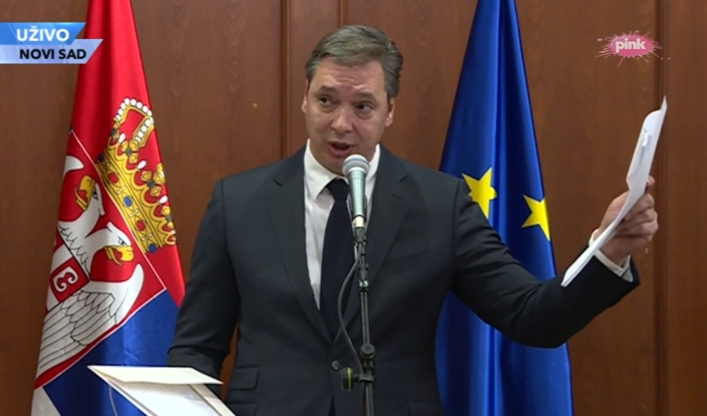 Vučić izvadio kompletnu dokumentaciju! Sve crno na belo - svaki papir, svako slovo!