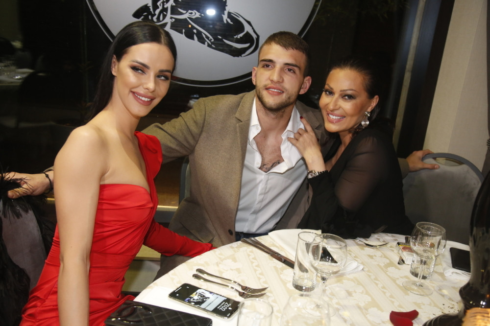 Bogdana Ražnatović u strahu: Veljko ima poseban zahtev za porođaj!