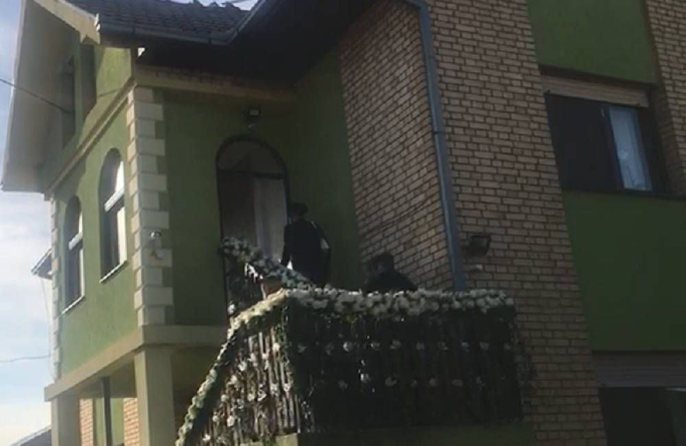 Trudna Bogdana stigla u porodičnu kuću u Titelu! (FOTO)