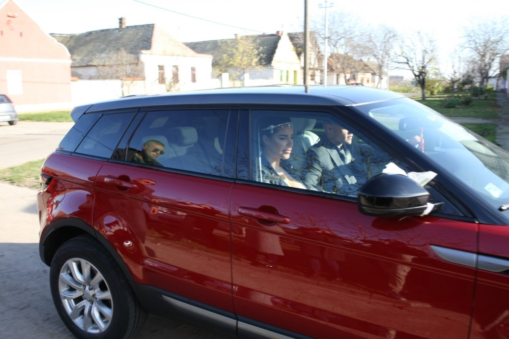 Bogdana poput boginje: Evo kakvu frizuru i šminku će mlada nositi na venčanju! (FOTO)