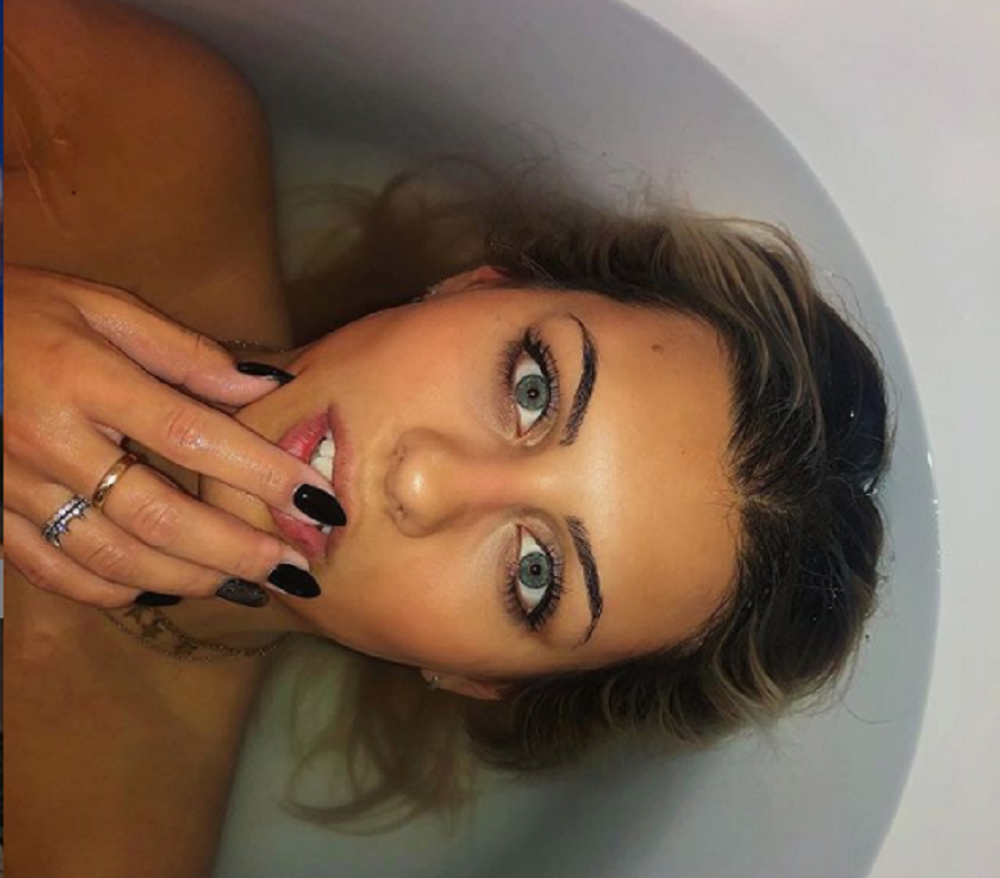 Kada su ljudi našli senzualnu navijačicu na internetu, nisu mogli da veruju šta vide (FOTO)