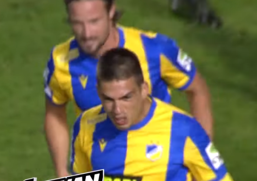 Srpski fudbaler nabacio na glavu Vujadinu Saviću, a bivši kapiten Zvezde spretno postigao prvenac (VIDEO)