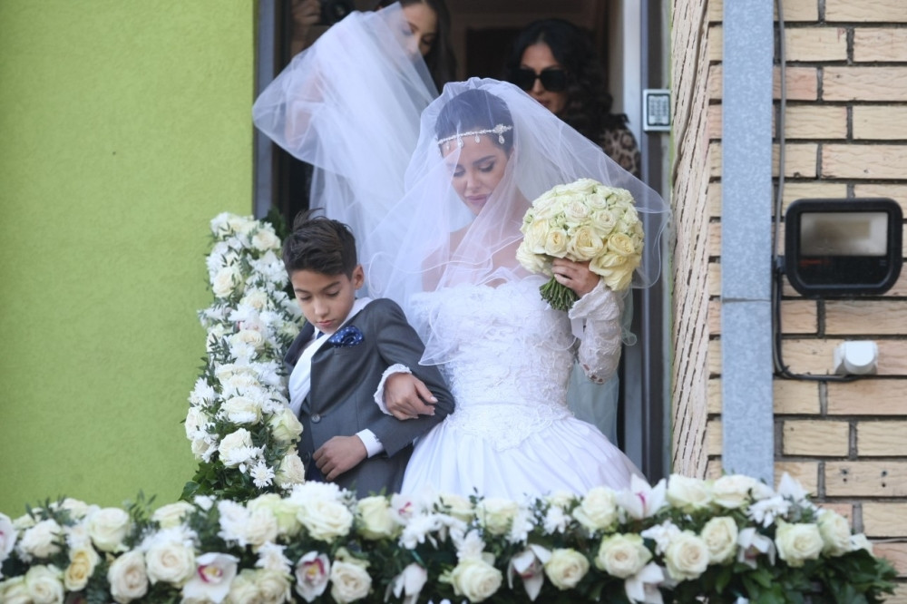 Veljko je juče kupio Bogdanu za 20.000 evra, a odmah potom tražio nju! Nije ni Ceca ni Anastasija! (FOTO)