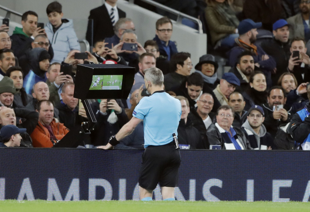 Multimilioner deli pravdu na utakmici Crvene zvezde i Bajerna - Poseduje lanac marketa i sponzoriše čuvenog sportistu (FOTO)