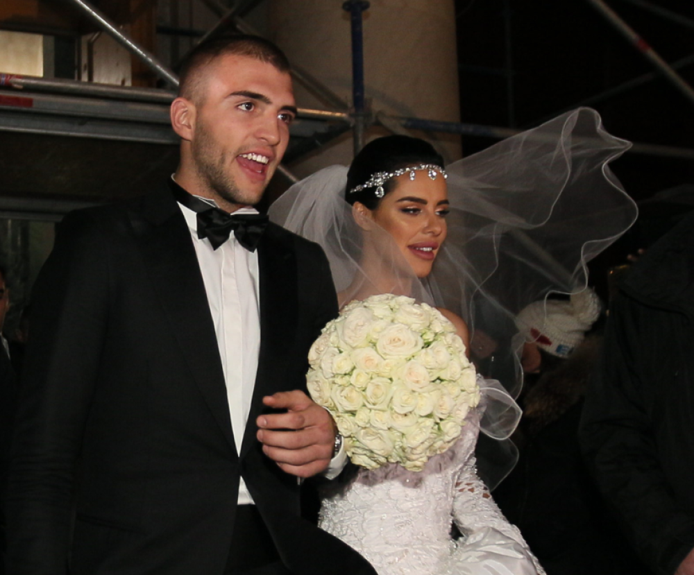 Oženjenom Veljku se javila nepoznata osoba koja tvrdi da mu je supruga: Napravila haos na društvenim mrežama! (FOTO)