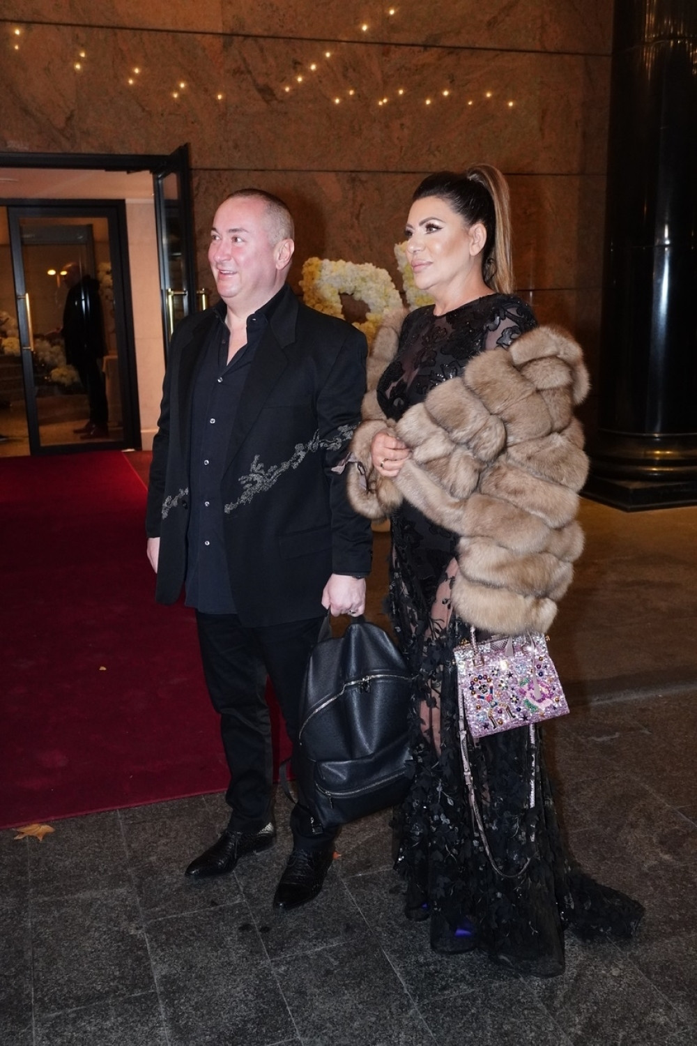 Veliki broj poznatih ličnosti upravo stiže na svadbu Veljka i Bogdane! (FOTO)