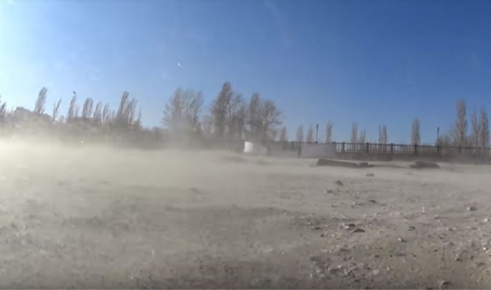 Kritično! Zaliv u Rusiji postao pustinja, a reka presušila! Ljudi ne mogu da dišu! (VIDEO)