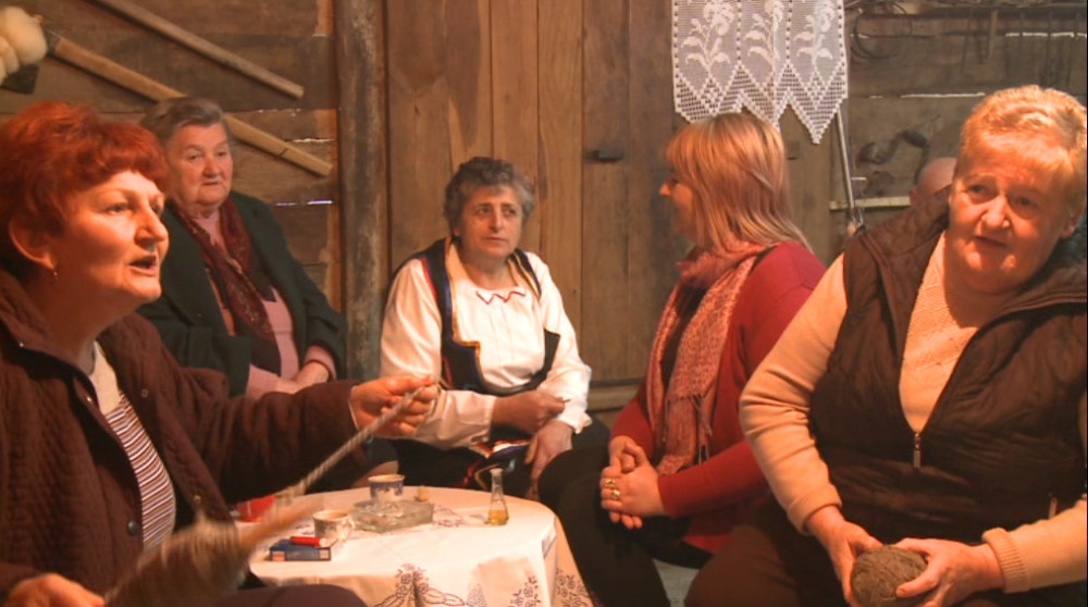 Milanka i Rakila: Dokle god oni trljaju po telefonu, a ne po dlanu, ode sve u propast! Nekada bi mi jače stegnuo ruku i... (FOTO)