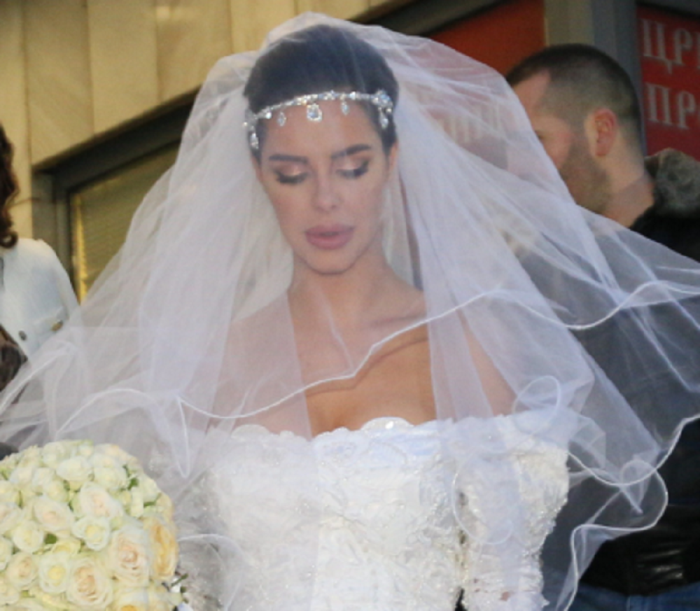 Cecina snajka dominira, a tek da vidite njene dve sestre: Sve pršti od luksuza!