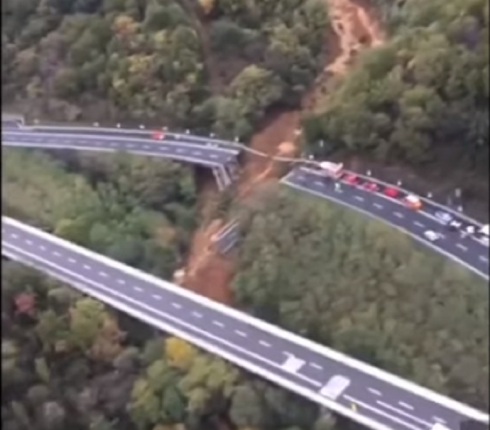 Nadrealna scena nasred auto-puta! Nema više mosta! (VIDEO)