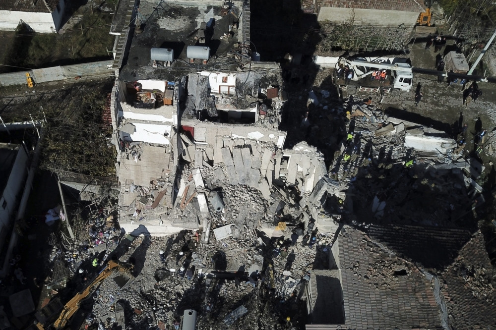 Ostale su samo ruševine i strah od novih gubitaka! Za sutra je zakazan Dan žalosti u Albaniji.