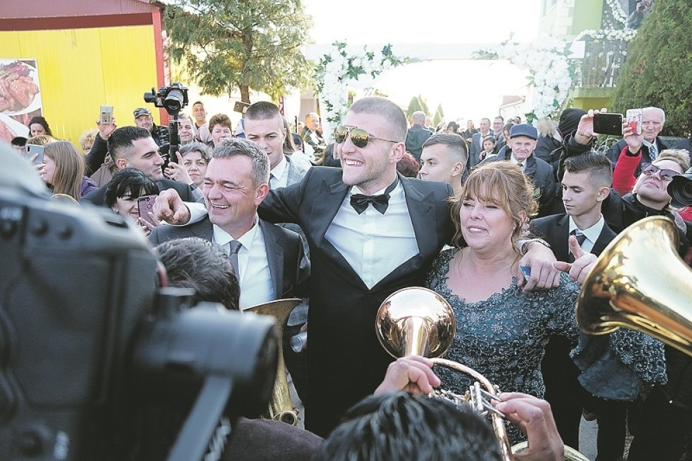 Ispovest Bogdanine mame nakon venčanja: Na popravci je muzika svirala pesme kojih nije bilo na svadbi